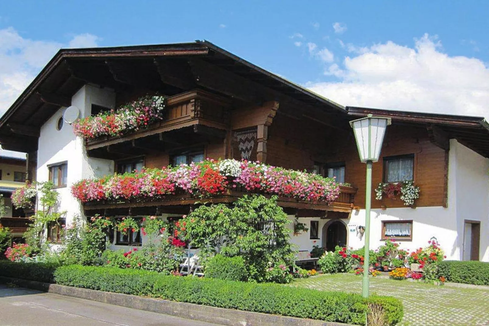Haus Steinberger Fügen-Buitenkant zomer