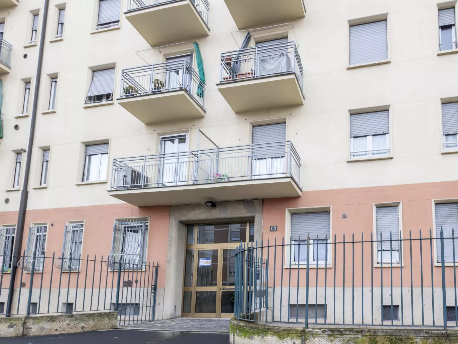 Suzzani Flat-Buiten