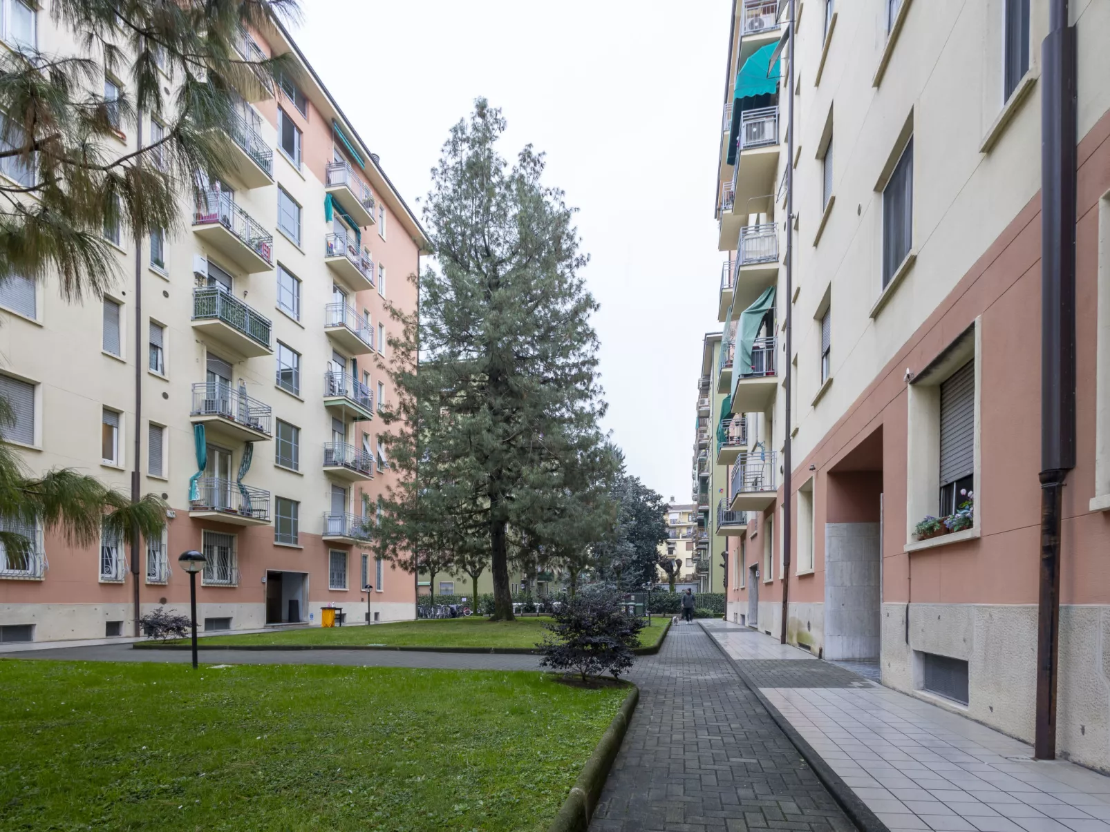 Suzzani Flat-Buiten