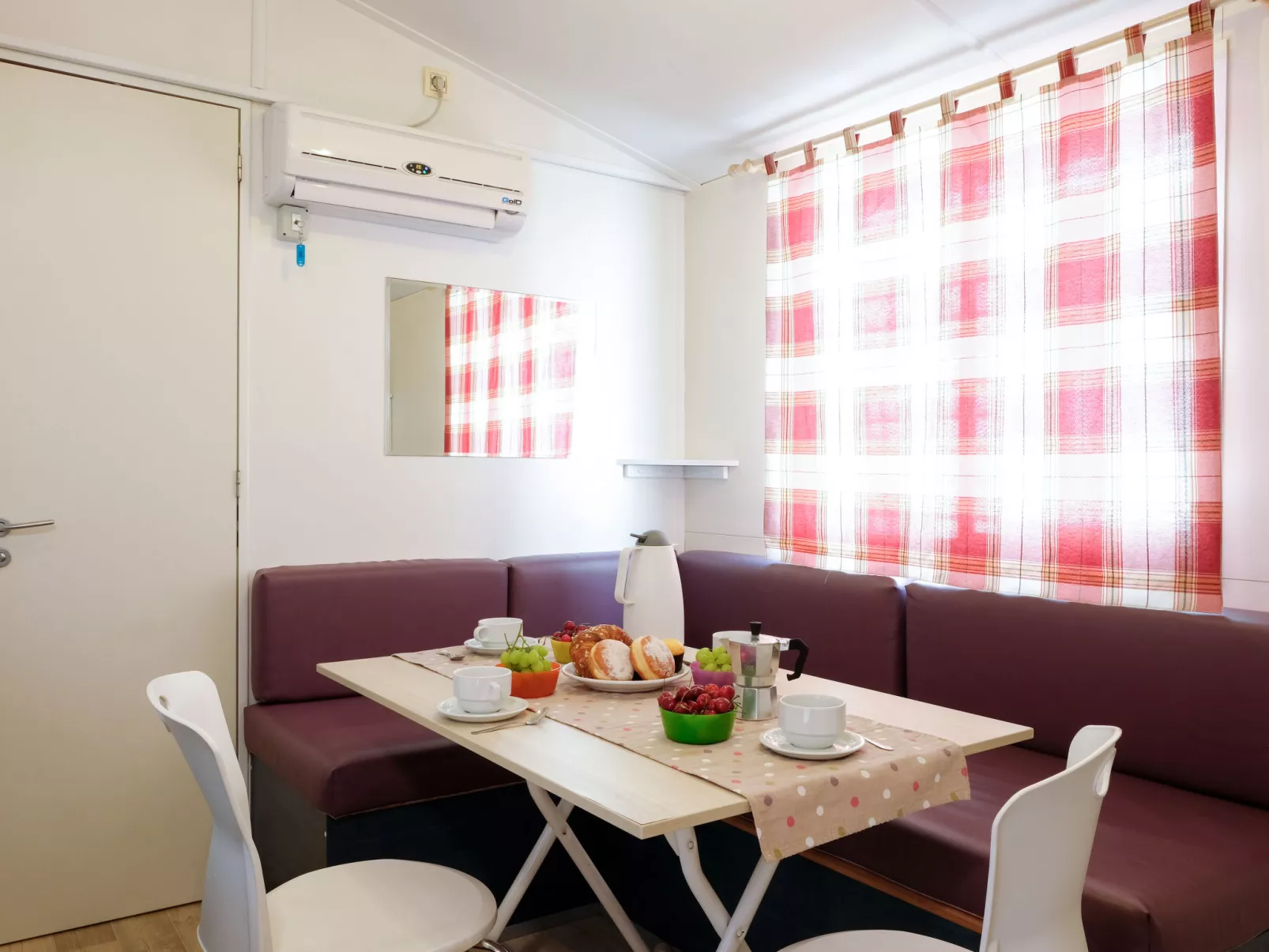 Camping Baia Paradiso-Binnen