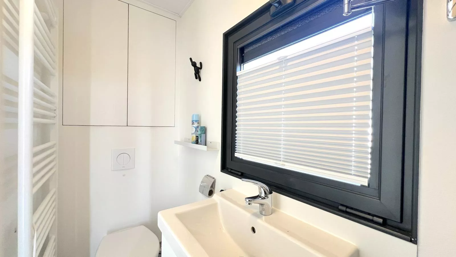 Maxim Jr-Badkamer