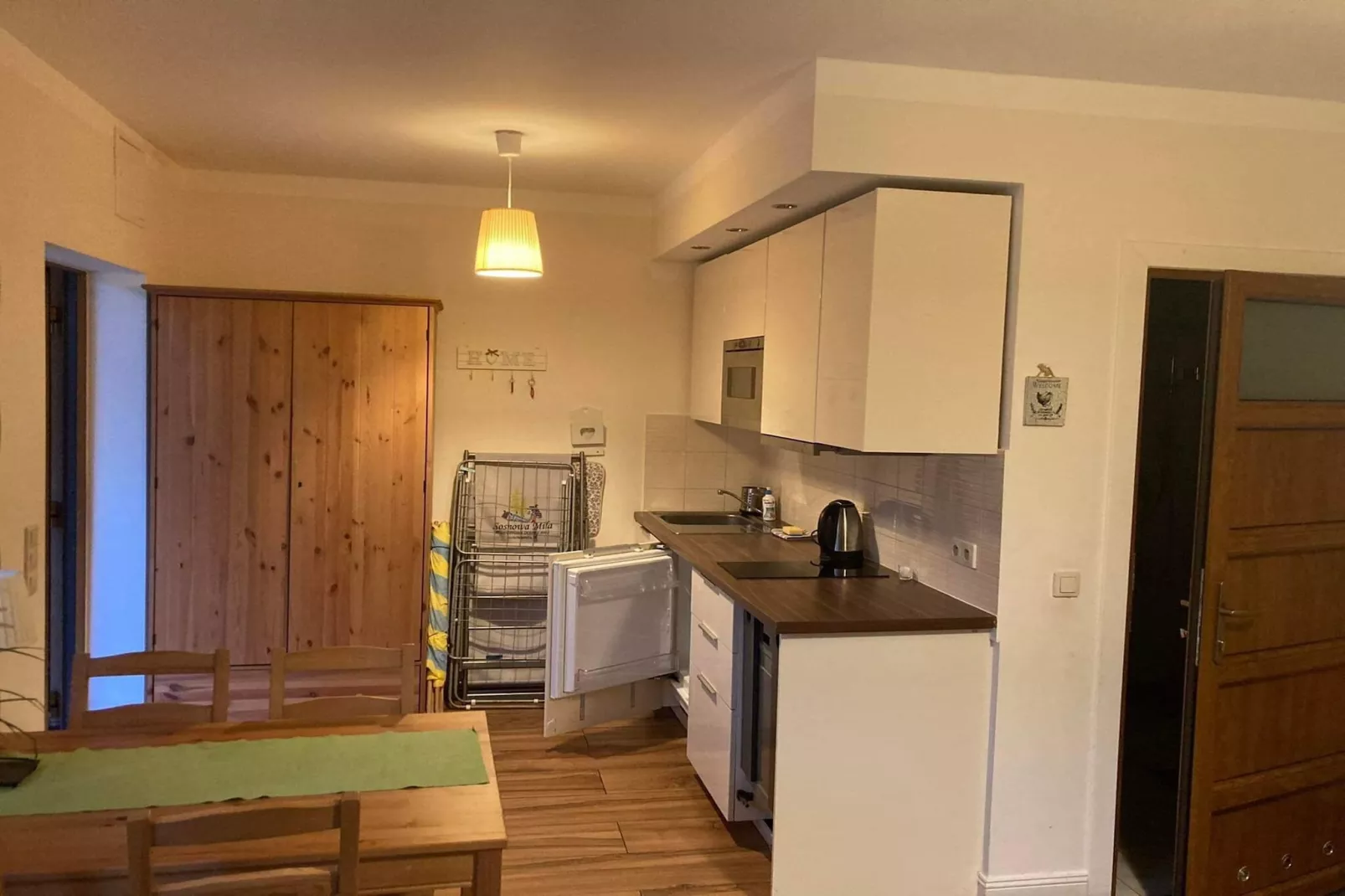 Apartament 5-osobowy Pobierowo-Eetkamer