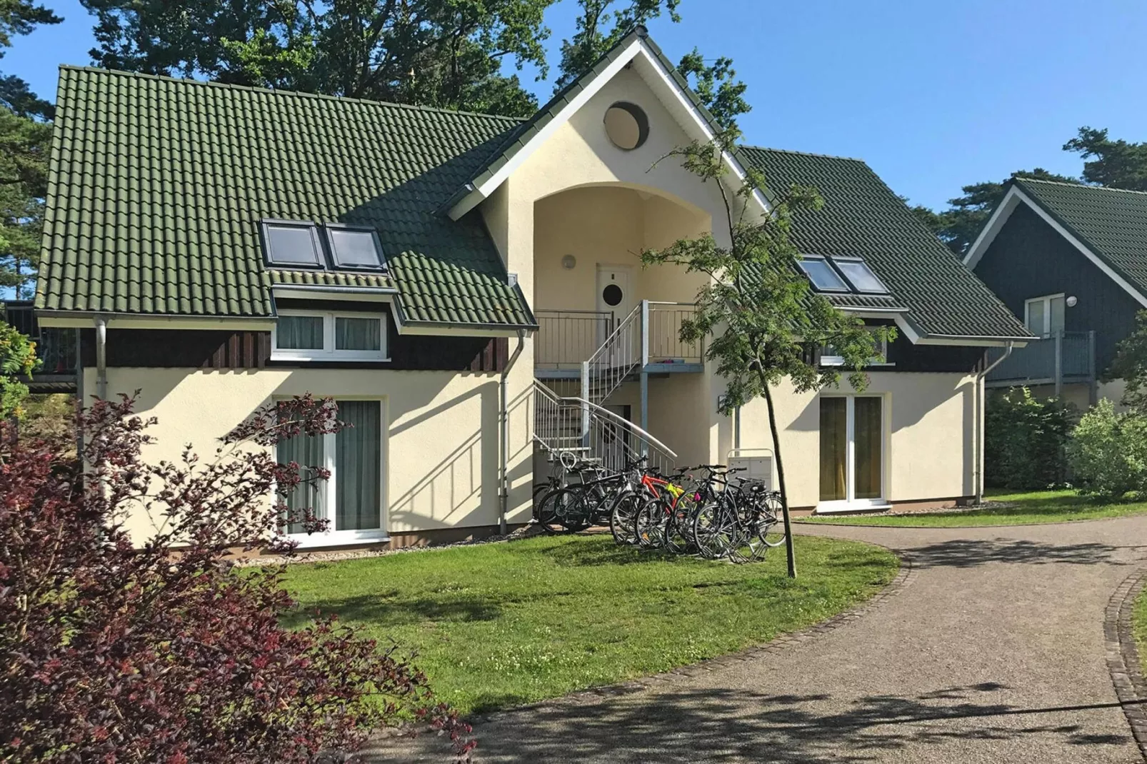 EG Rechts Haus 4 Nr 10-Buitenkant zomer