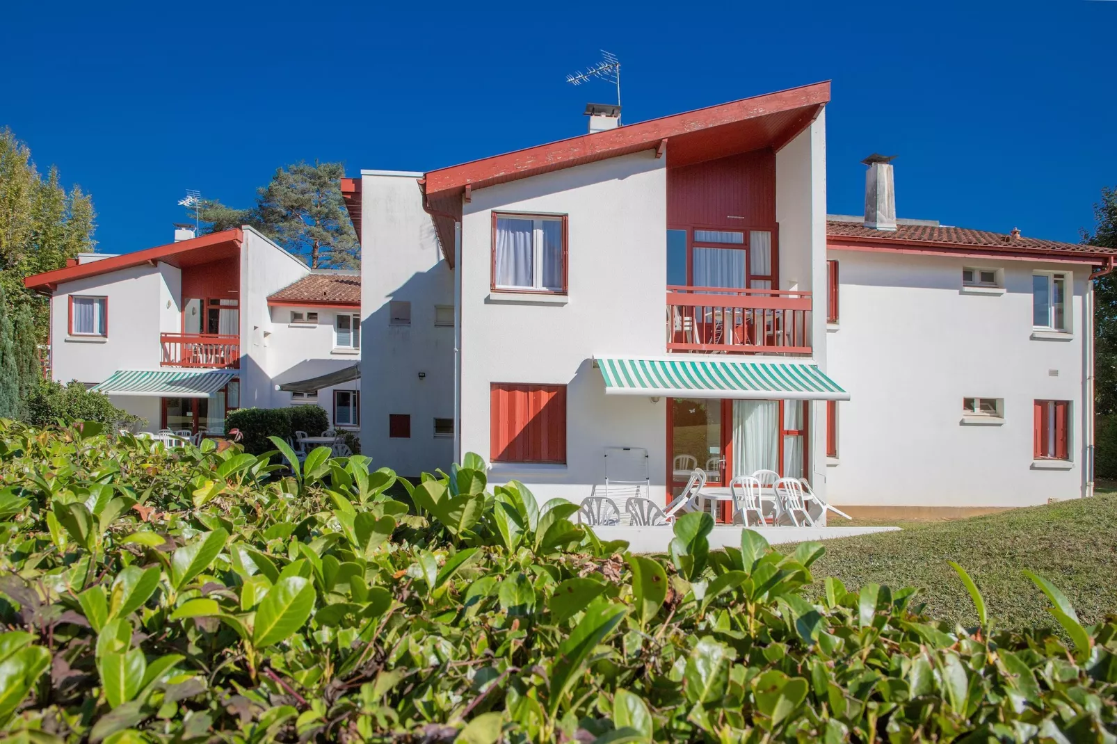 Saint-Jean-Pied-de-Port - Appartement 2 Pièces 4 Personnes 1  bébé-Uitzicht zomer