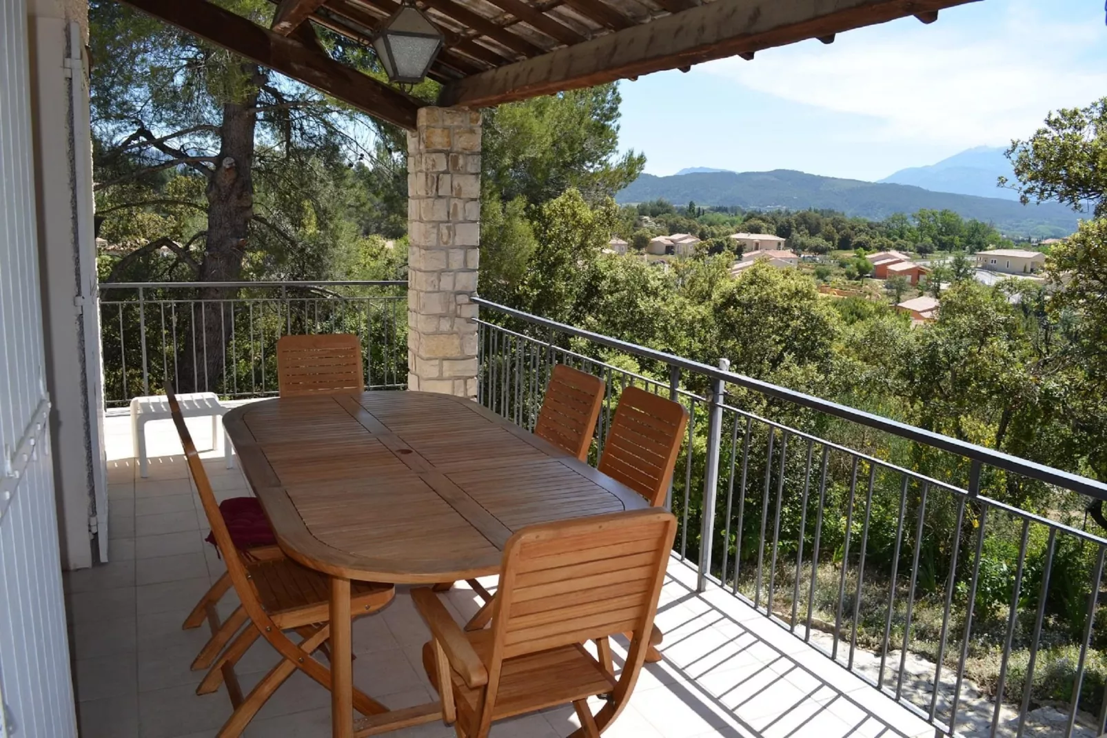 Villa les Combettes-Buitenkant zomer