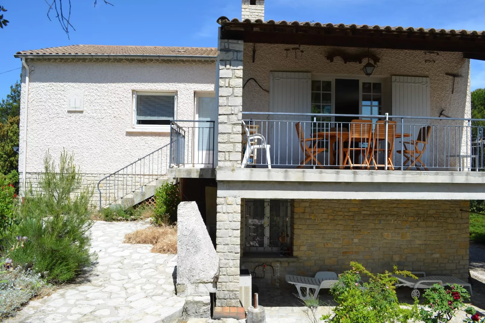 Villa les Combettes-Buitenkant zomer