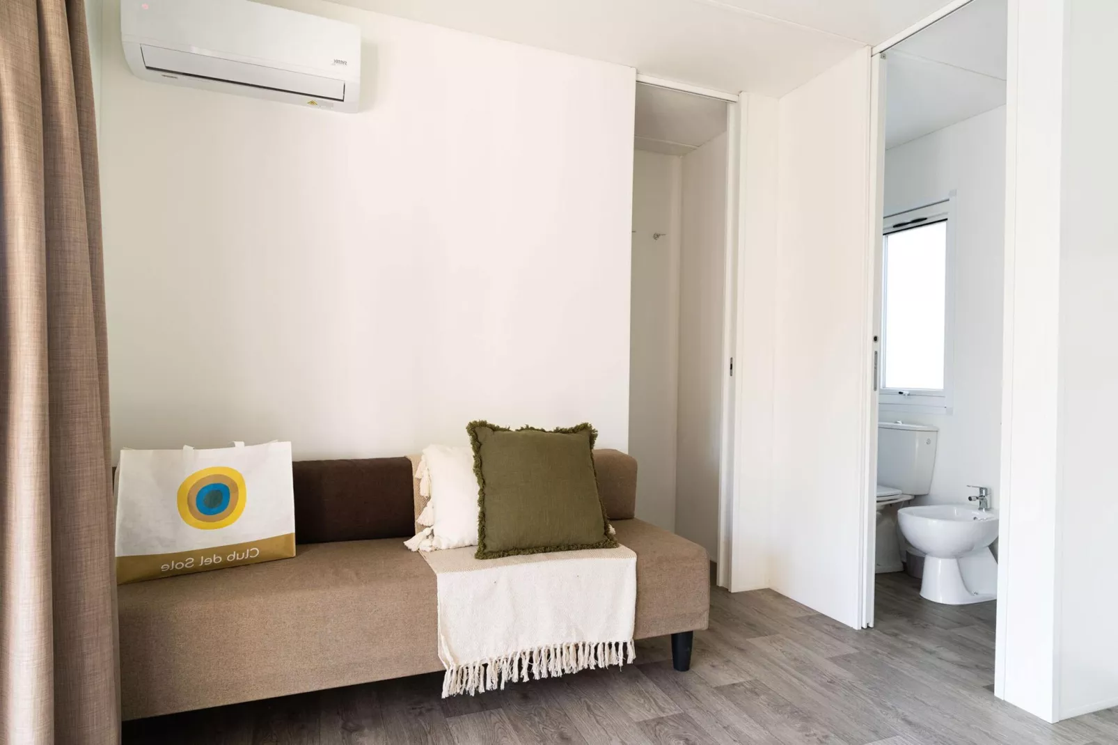 Rimini Family Village Viserba Rimini - Lodge Superior 6 pax-Woonkamer