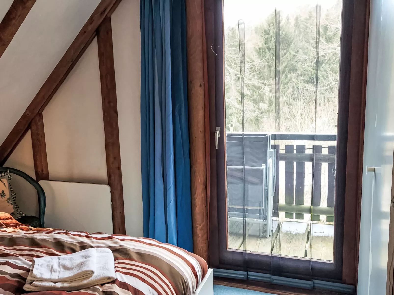 Woodys- Waldhütte-Binnen
