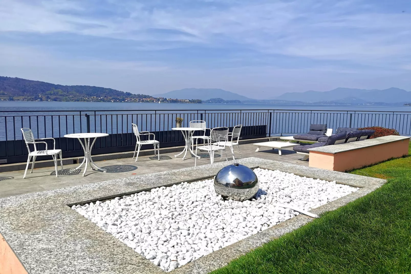 Residence Antico Verbano Meina-Trilo 6-Uitzicht zomer