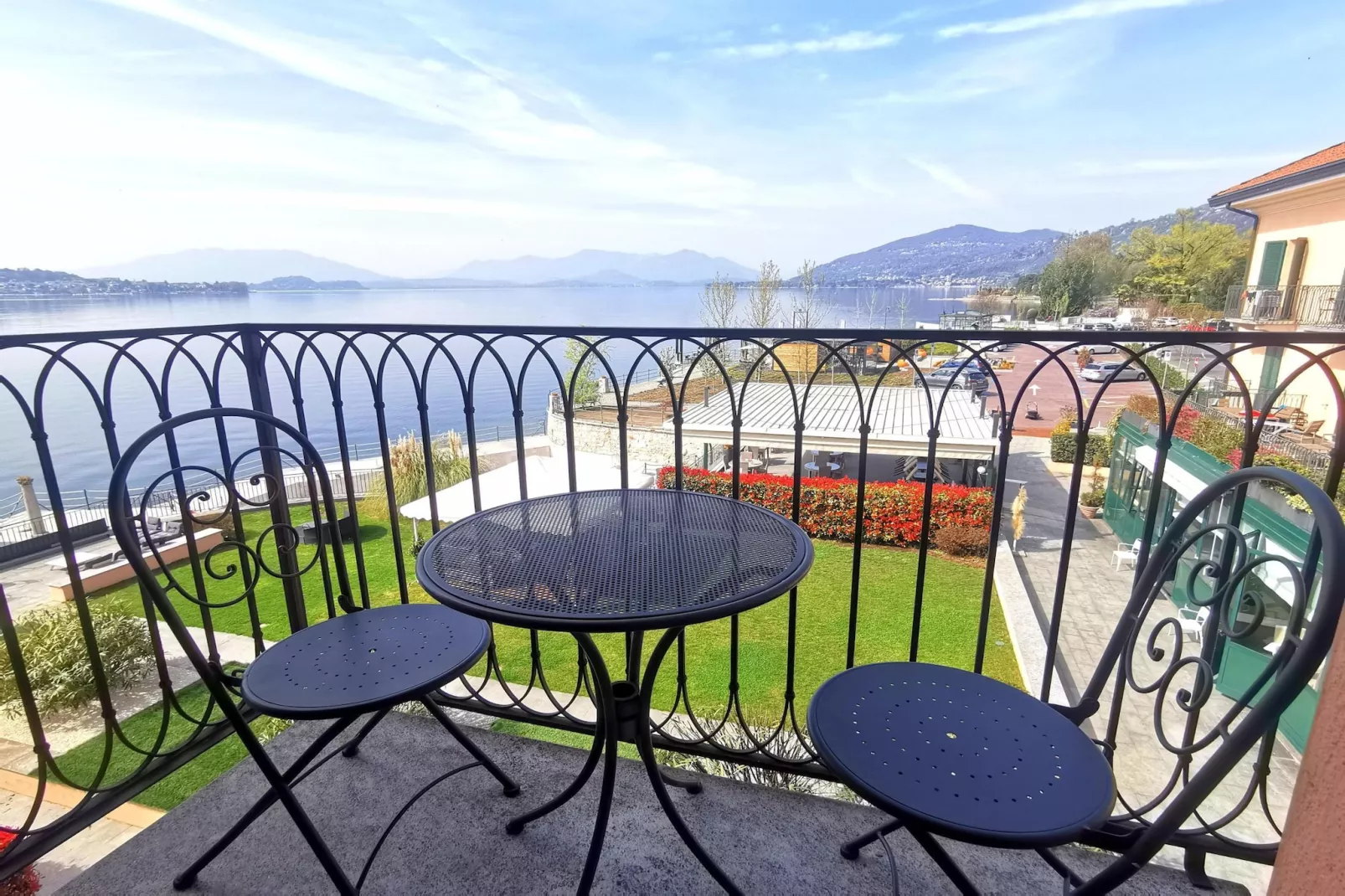 Residence Antico Verbano Meina-Trilo 6-Terrasbalkon