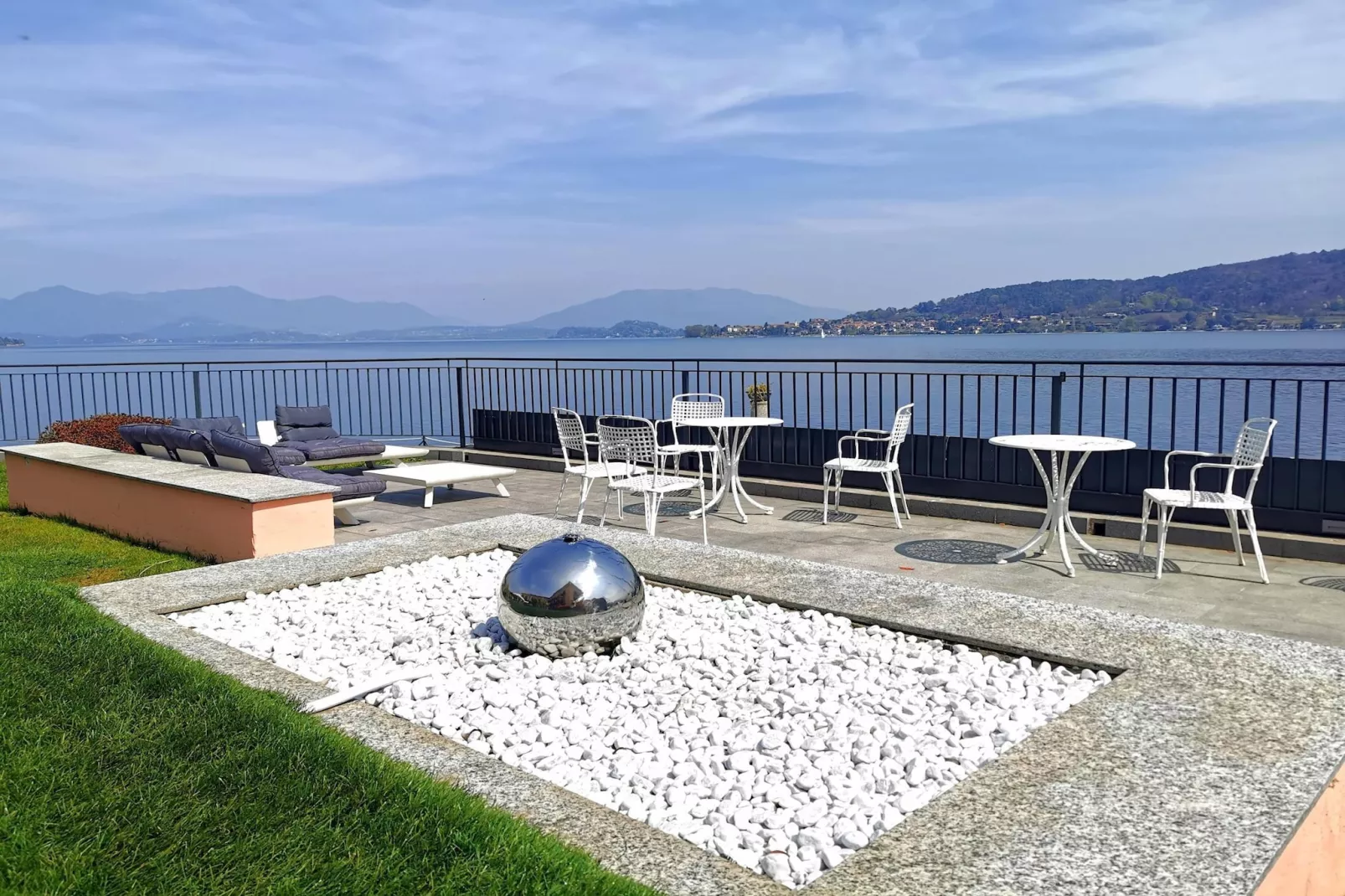 Residence Antico Verbano Meina-Trilo 6-Uitzicht zomer