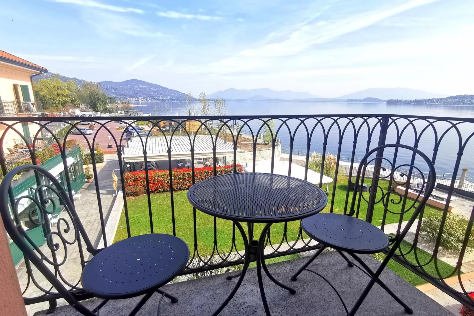 Residence Antico Verbano Meina-Trilo 6-Terrasbalkon
