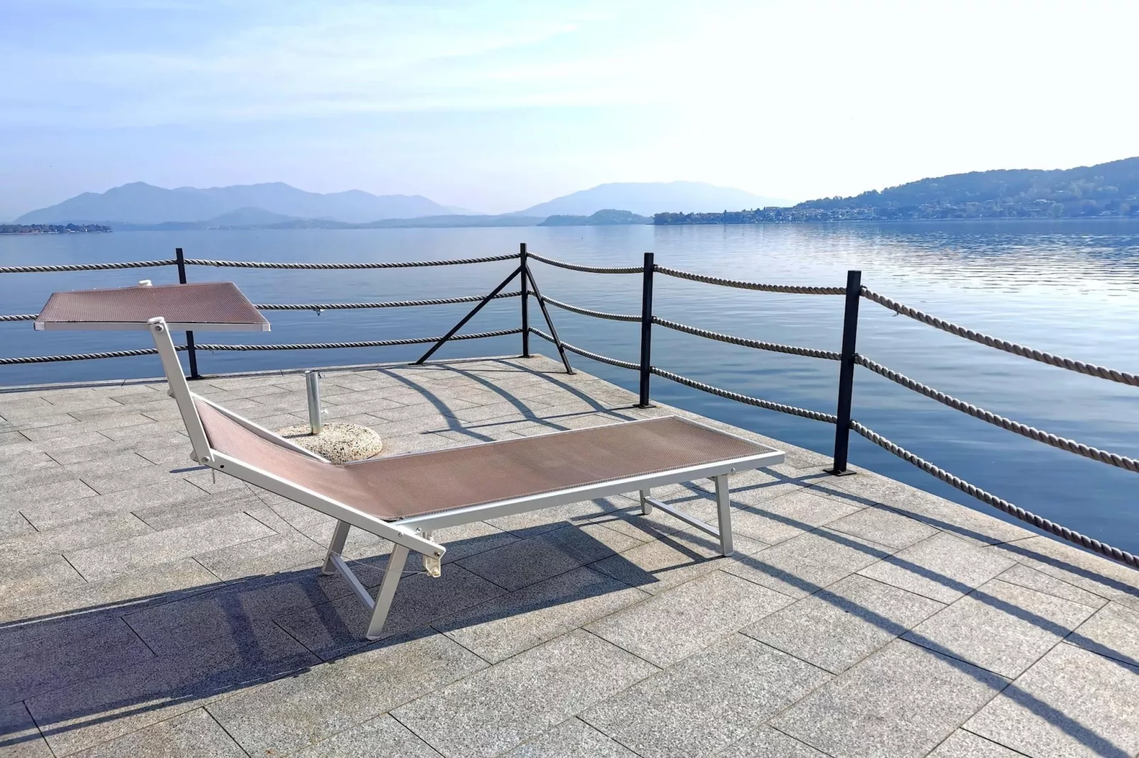 Residence Antico Verbano Meina-Trilo 6-Uitzicht zomer