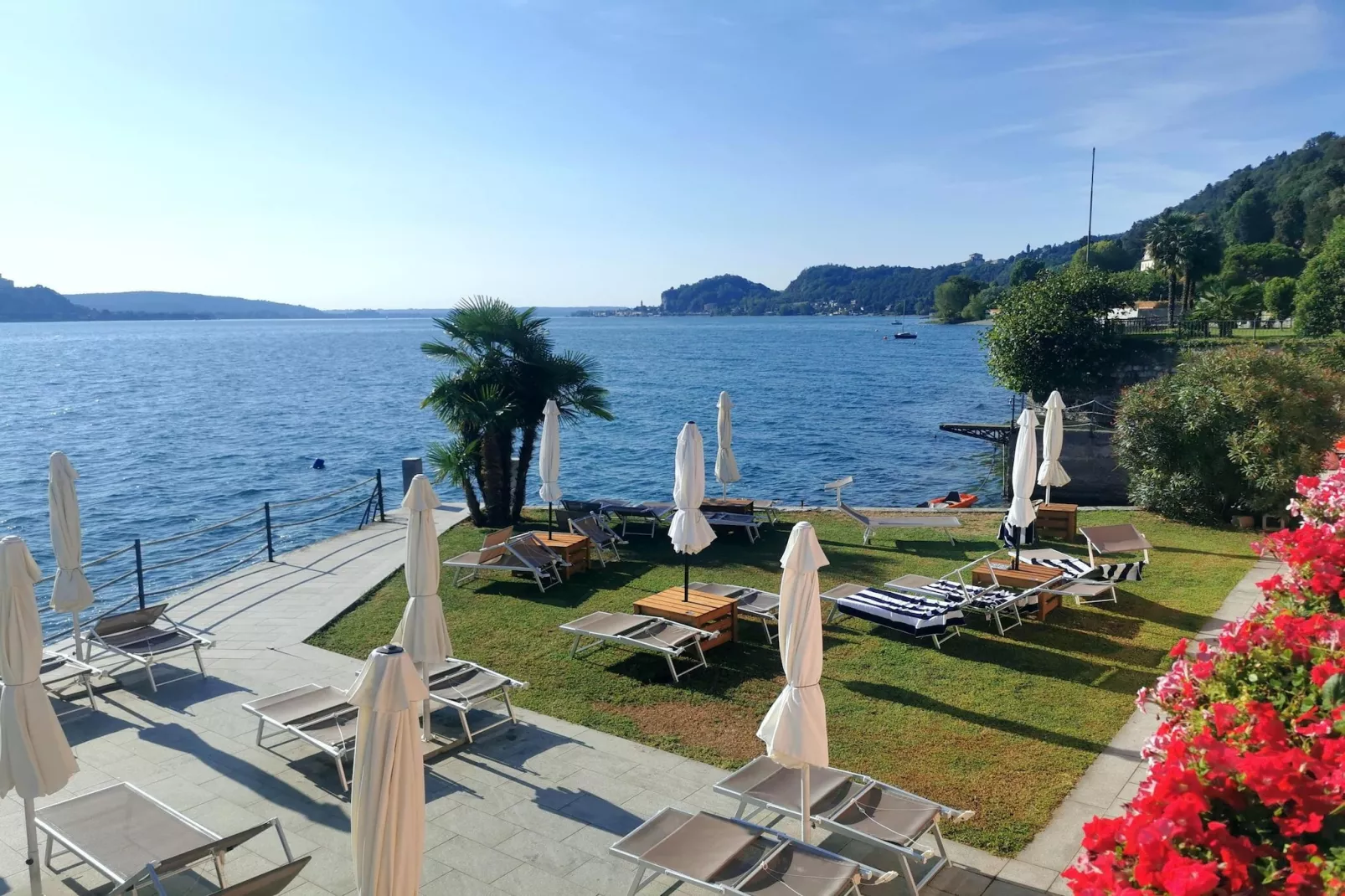 Residence Antico Verbano Meina-Trilo 5-Uitzicht zomer