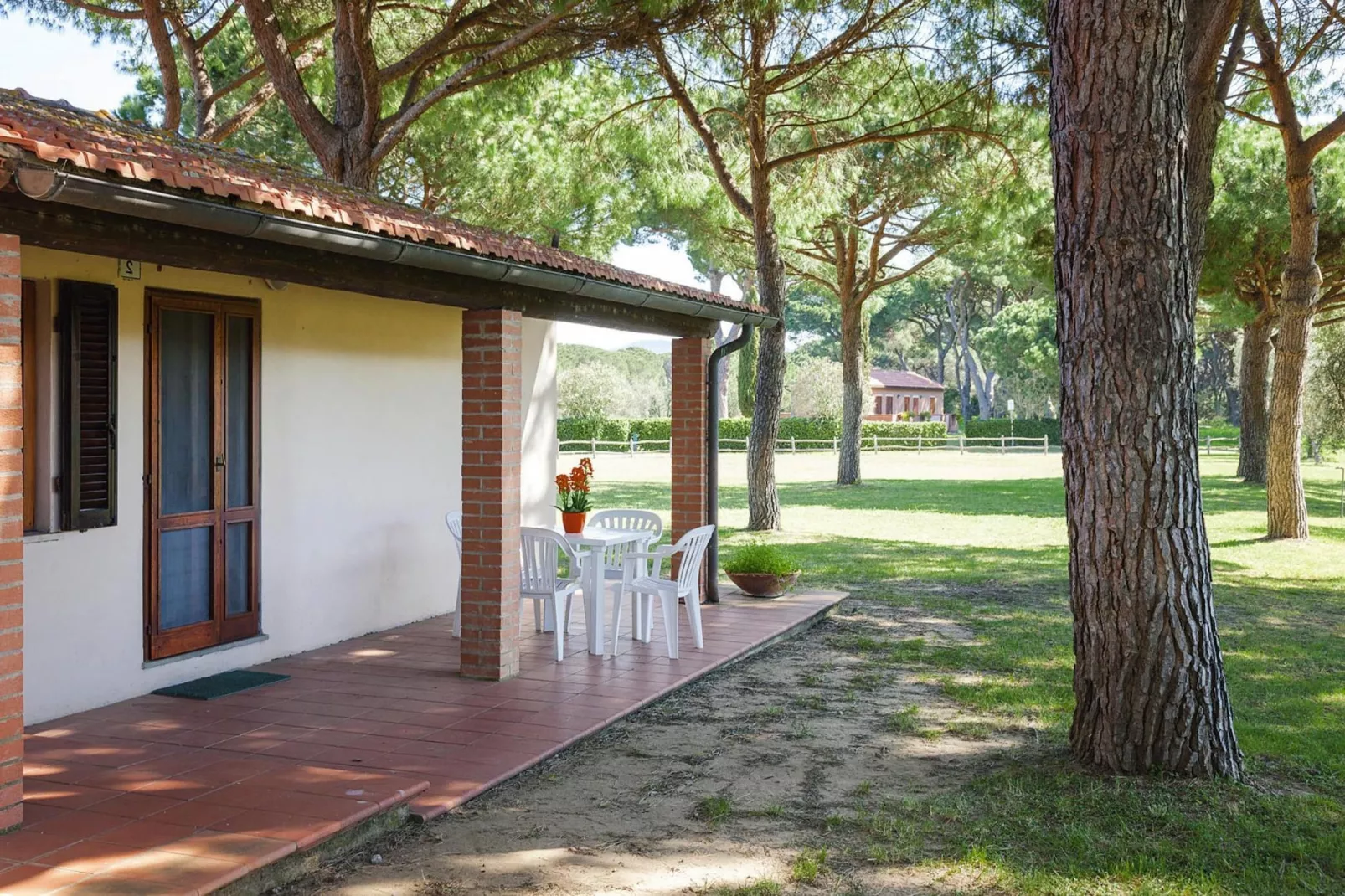Ferienanlage Azienda Canova Seconda Marina di Grosseto EG Nebengebäude mit Gartenanteil-Buitenkant zomer