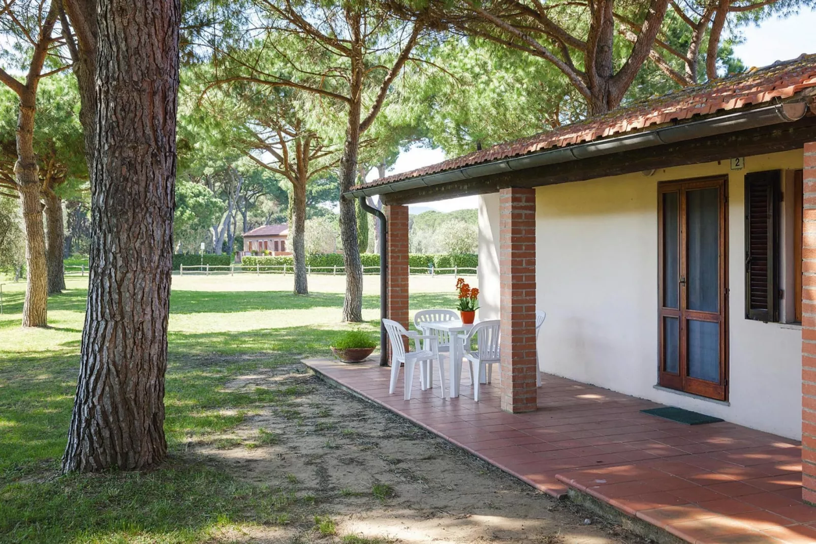 Ferienanlage Azienda Canova Seconda Marina di Grosseto EG Nebengebäude mit Gartenanteil-Buitenkant zomer