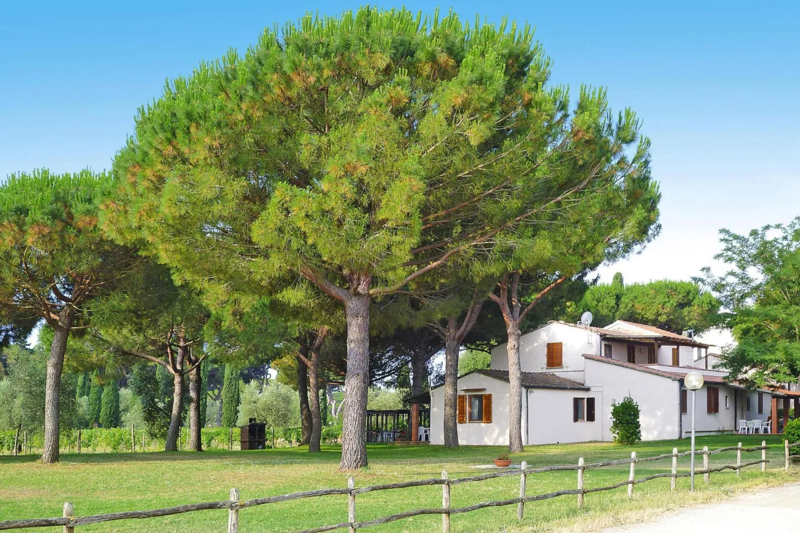 Ferienanlage Azienda Canova Seconda Marina di Grosseto EG Nebengebäude mit Gartenanteil-Buitenkant zomer