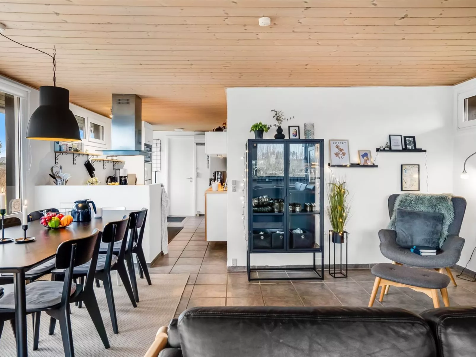 "Erblin" - 400m from the sea-Binnen