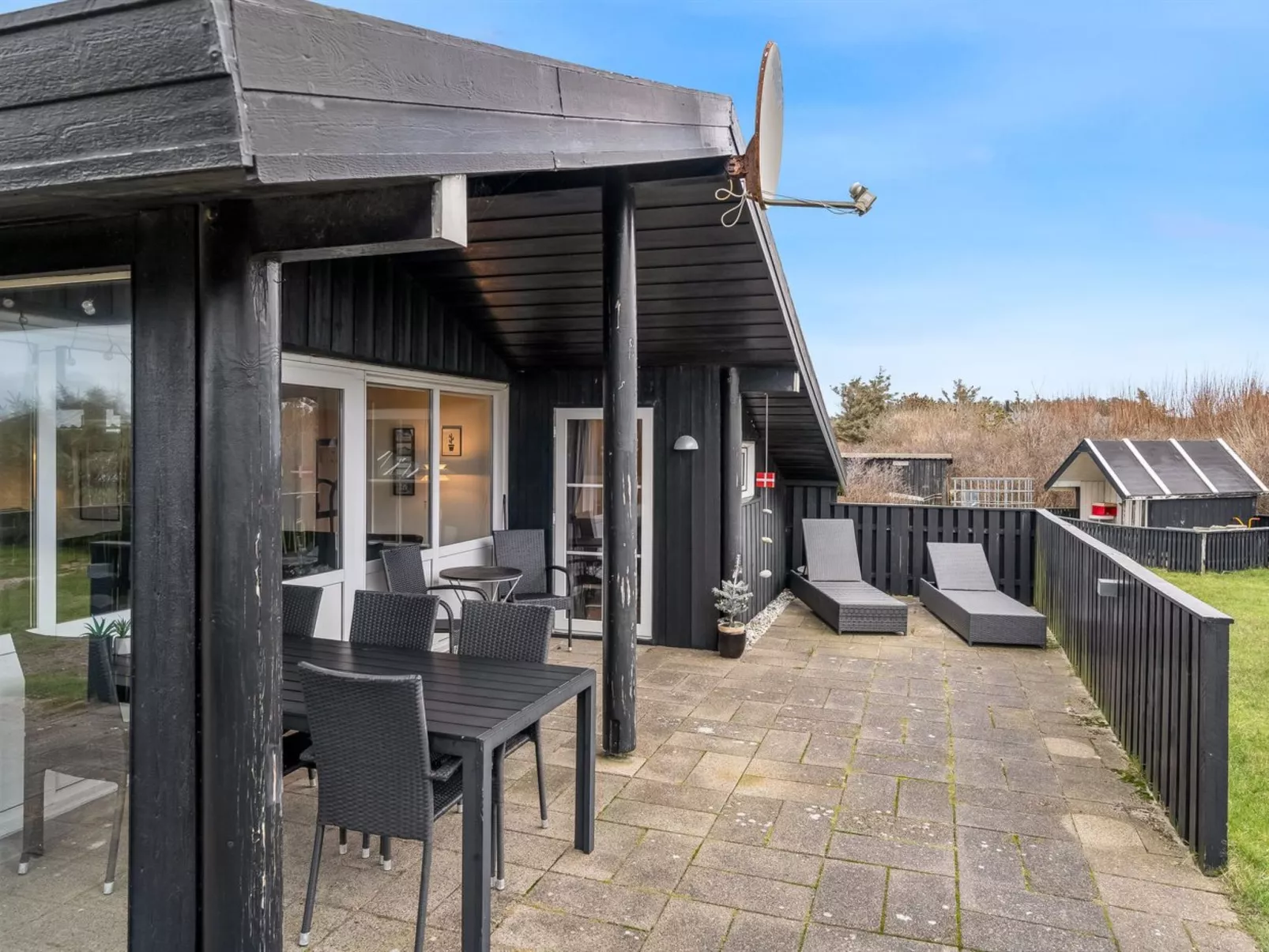 "Erblin" - 400m from the sea-Buiten