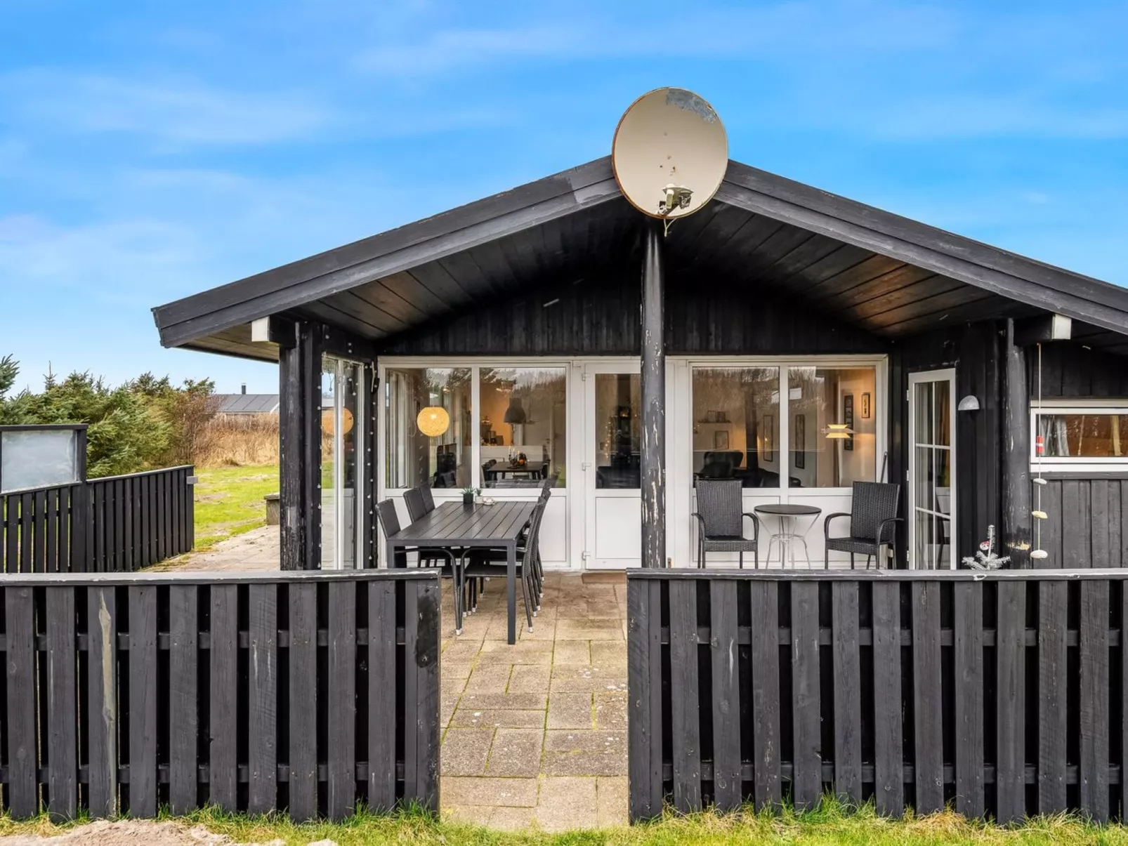 "Erblin" - 400m from the sea-Buiten