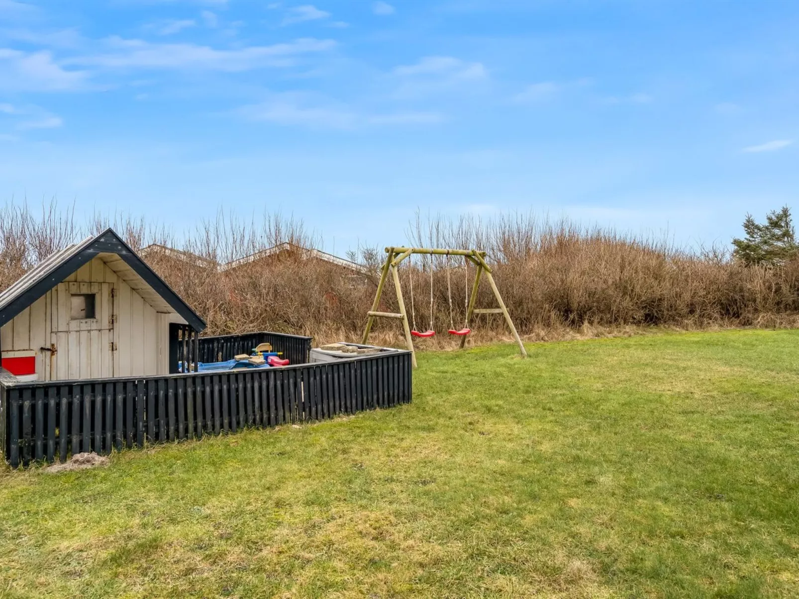 "Erblin" - 400m from the sea-Buiten