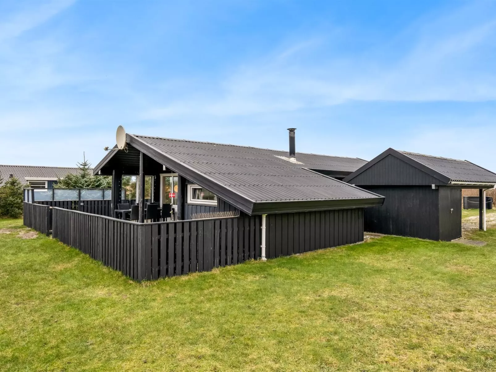 "Erblin" - 400m from the sea-Buiten