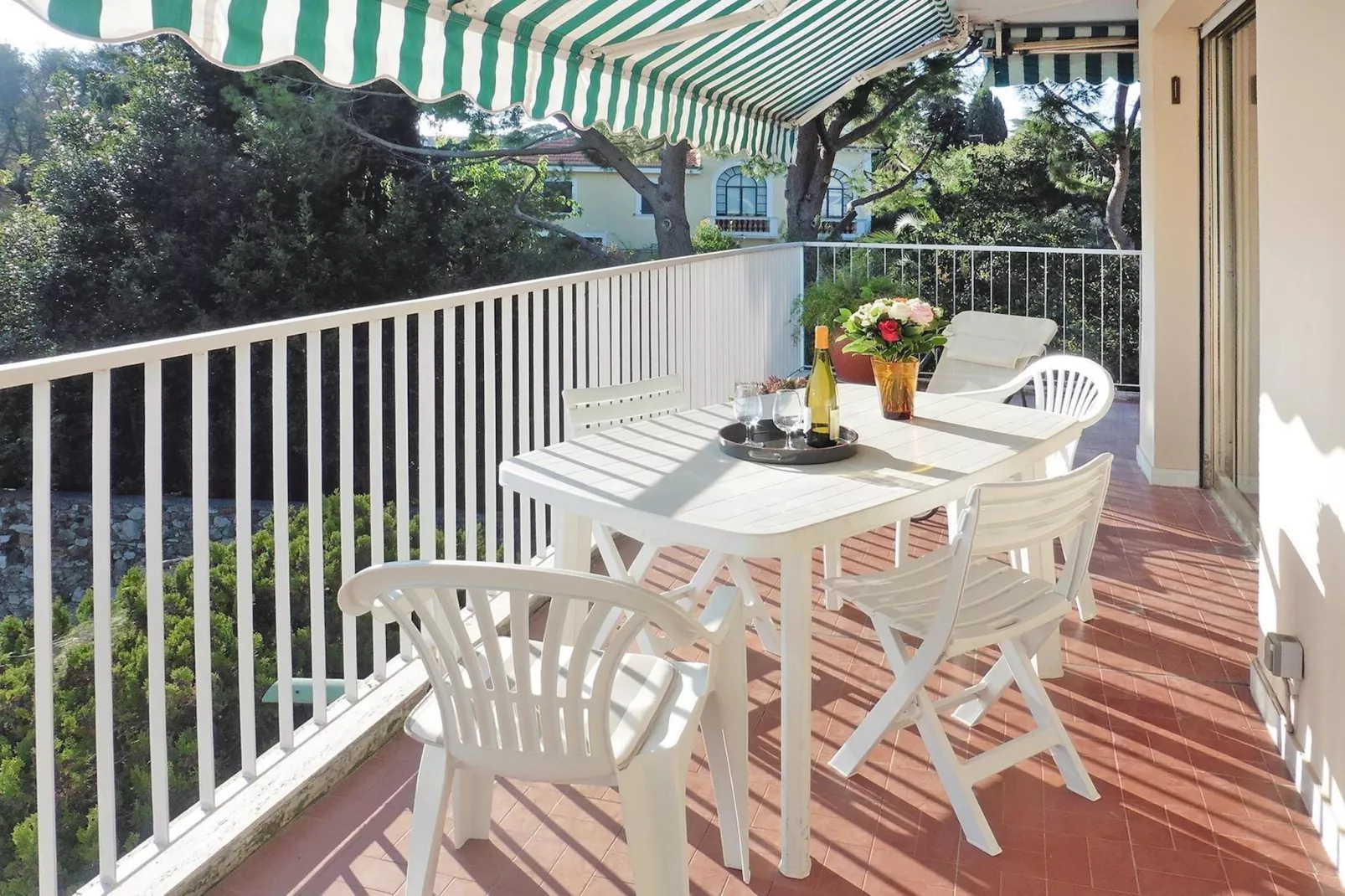 Ferienwohnung in Antibes-Terrasbalkon