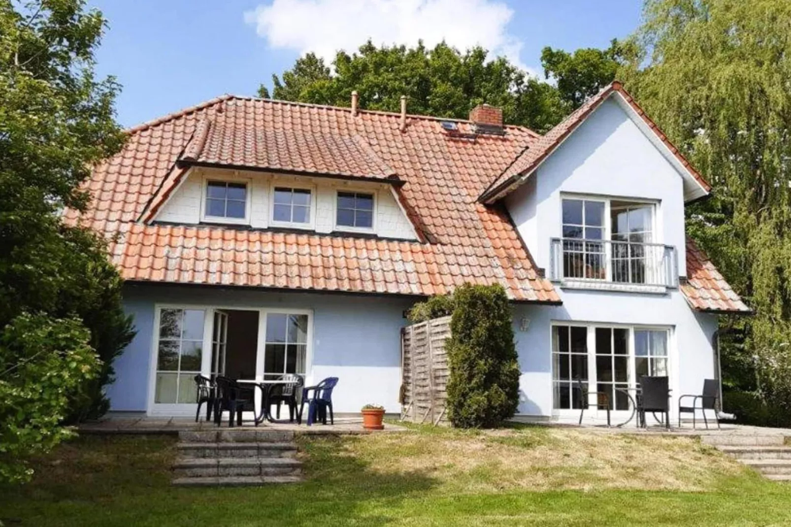 Wohnung unten links-Buitenkant zomer