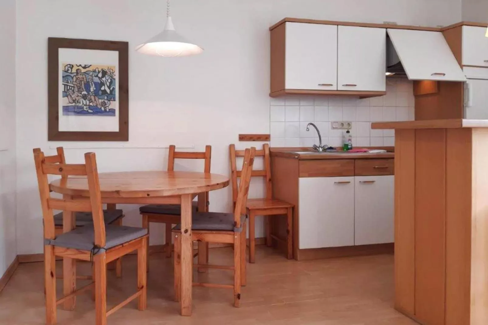 Wohnung unten links-Eetkamer
