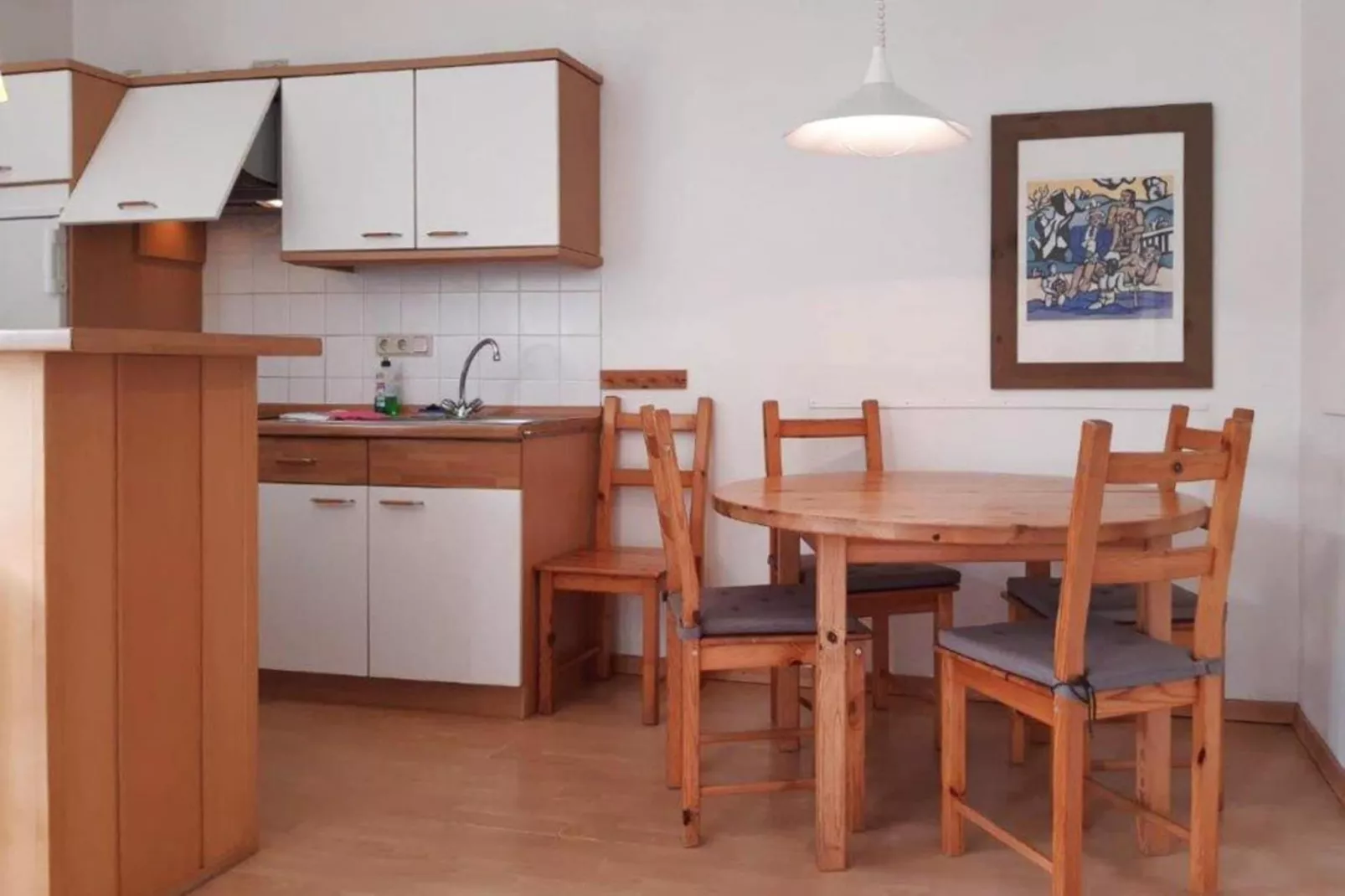 Wohnung unten links-Eetkamer