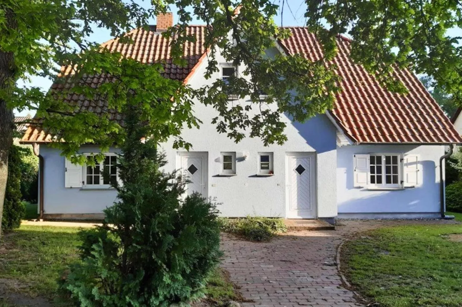 Wohnung unten links-Buitenkant zomer