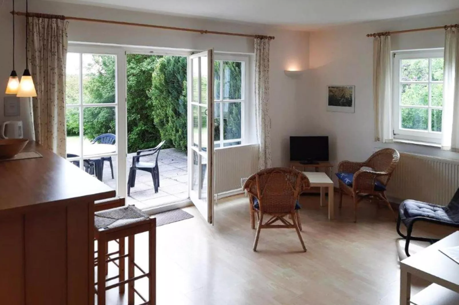 Wohnung unten links-Woonkamer