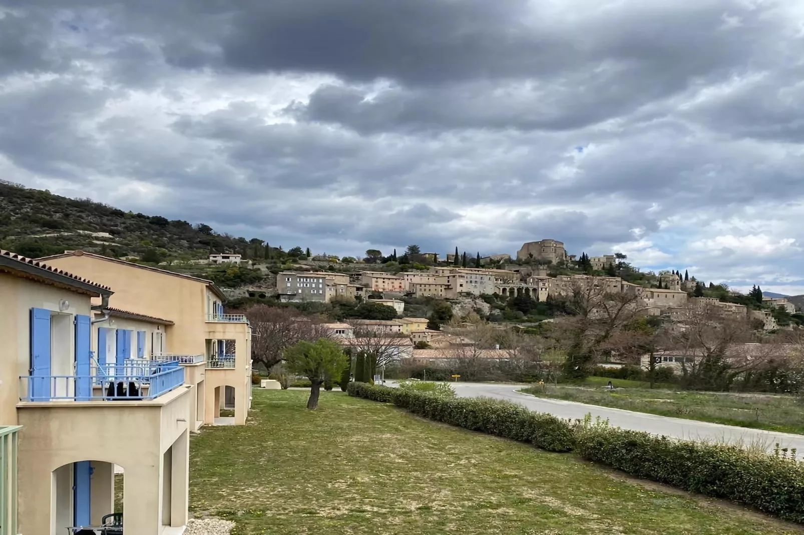 Résidence Les Sources - Montbrun-les-Bains // Studio 2 pers-Uitzicht zomer