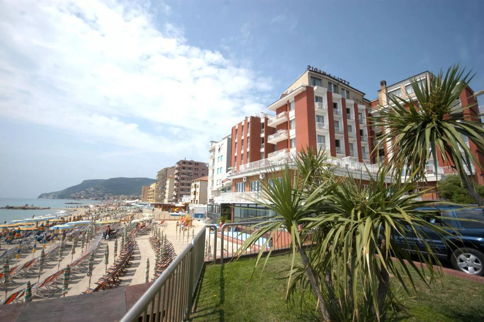 Residence Stella Maris-3 PAX Sea view-M3VM-Buitenkant zomer