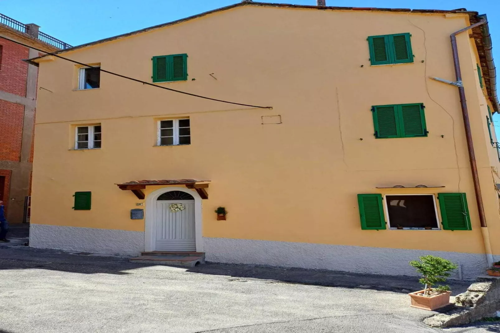 Casa Daniela Prata Massa Marittima-Buitenkant zomer