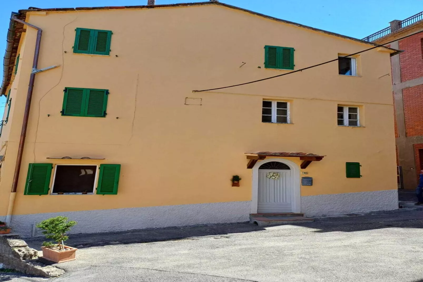 Casa Daniela Prata Massa Marittima-Buitenkant zomer