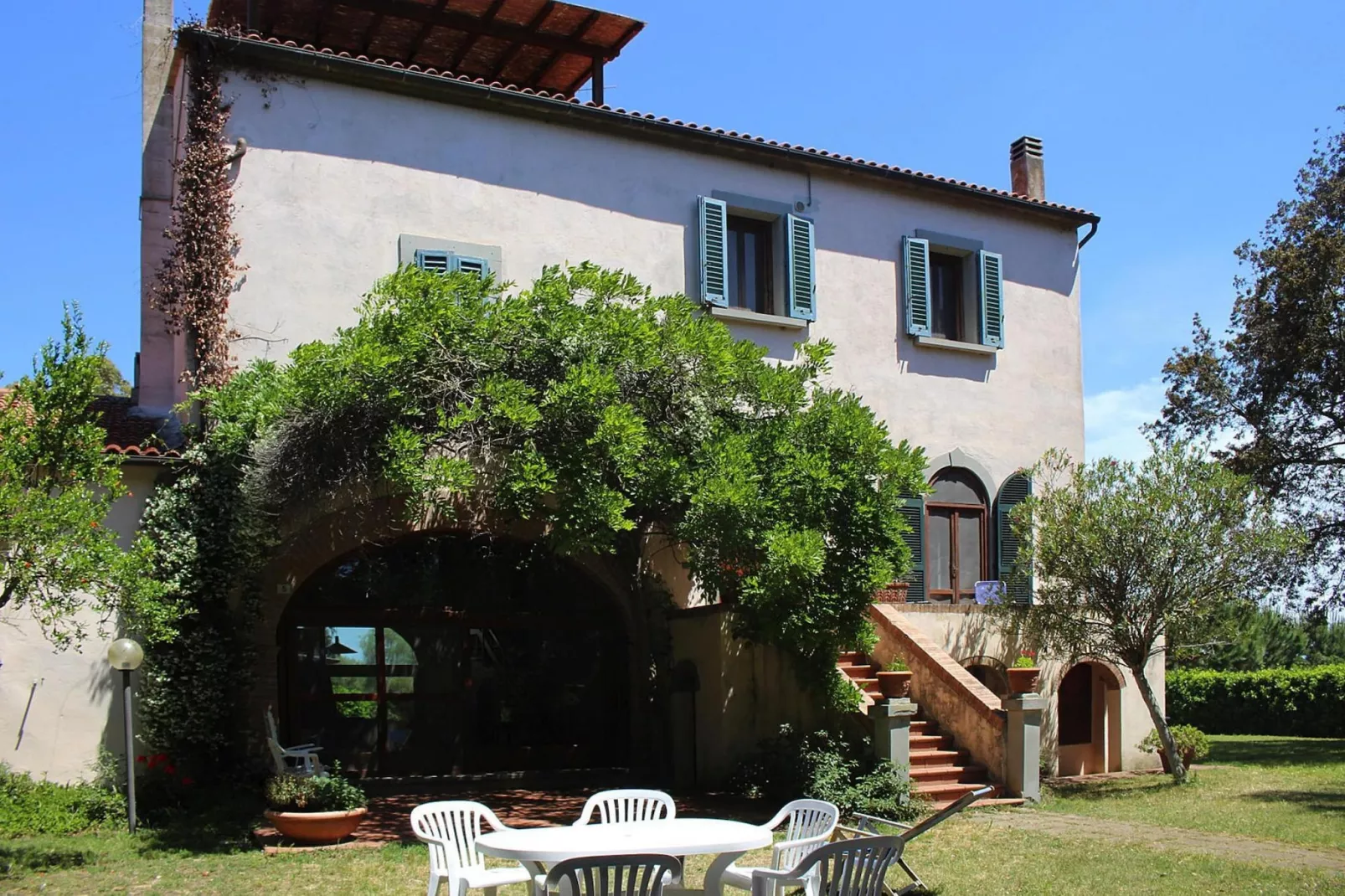 Ferienanlage Azienda Canova Seconda Marina di Grosseto Mono  im OG Haupth/Verwalterhaus Garten-Buitenkant zomer