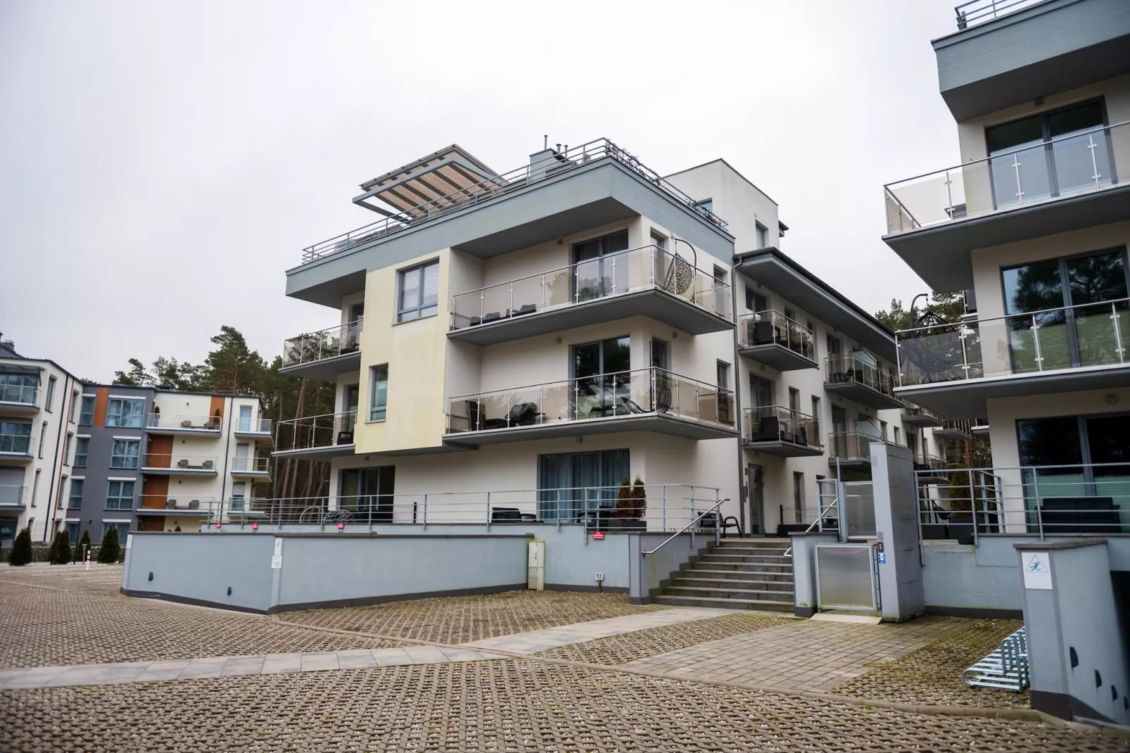 Apartament Grunwaldzka 12a-23 Pobierowo-Buitenkant zomer