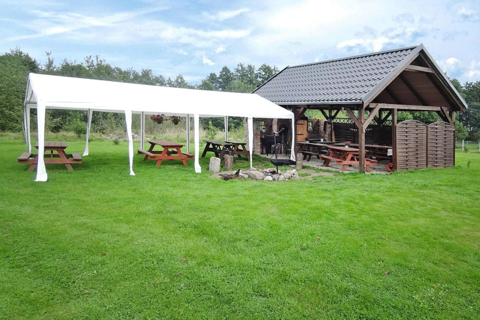 Holiday House Troszyn  Himbeer Haus 60 qm-Buitenkant zomer