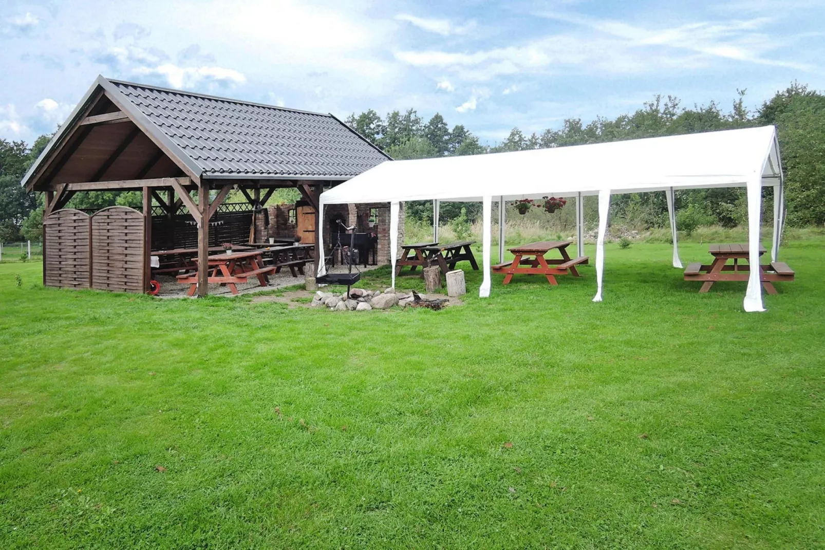 Holiday House Troszyn  Himbeer Haus 60 qm-Buitenkant zomer