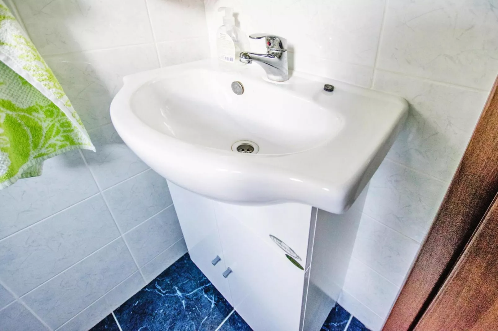 Holiday flat Kuco Starigrad Paklenica-3-Raum-App SD44 A01 ca 58 qm bei Belegung mit 5 Pers-Badkamer