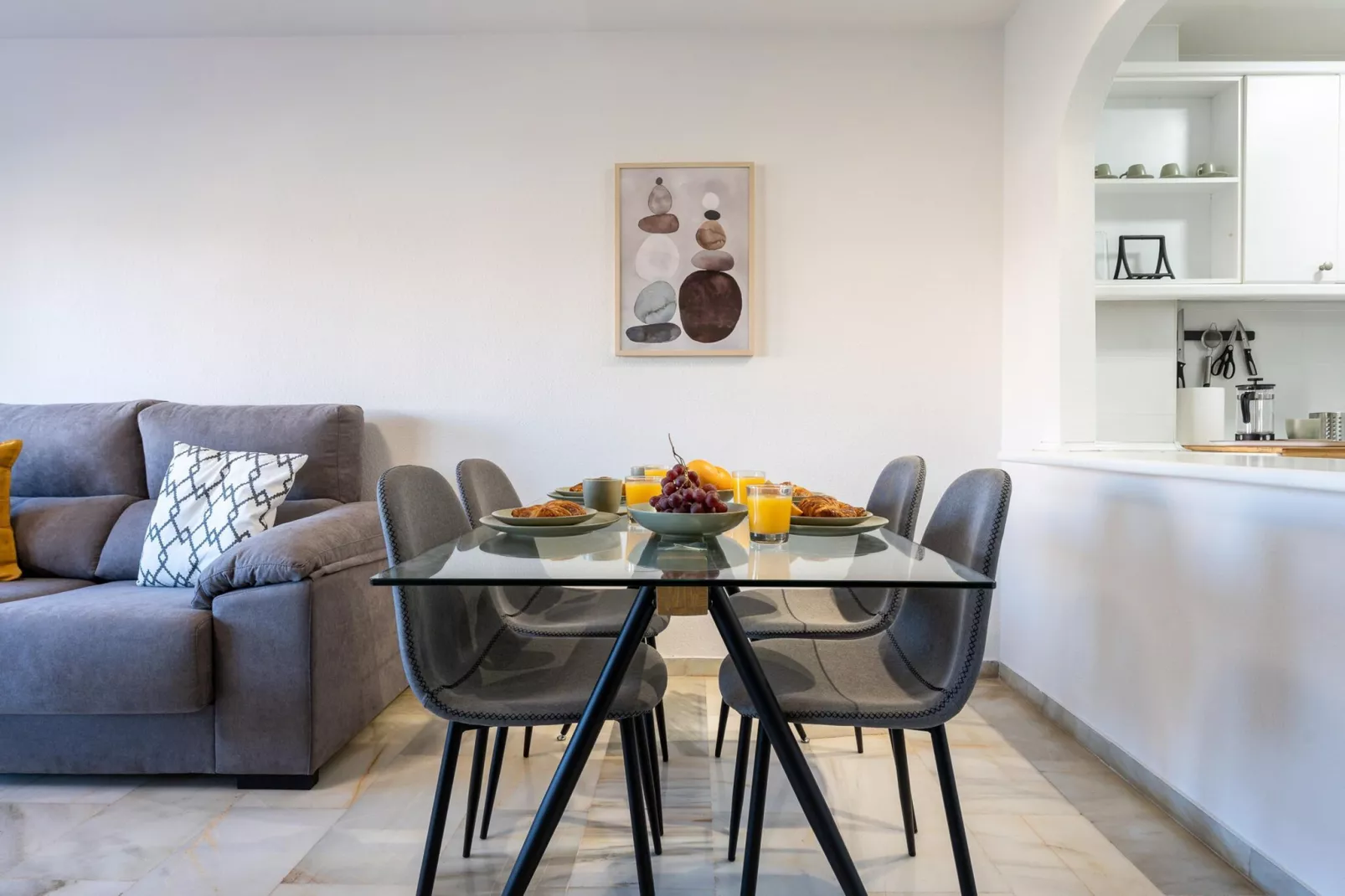 CT 245 - Faro's Arroyo de la Miel Apartment - Cuddly Nest for 2-Eetkamer