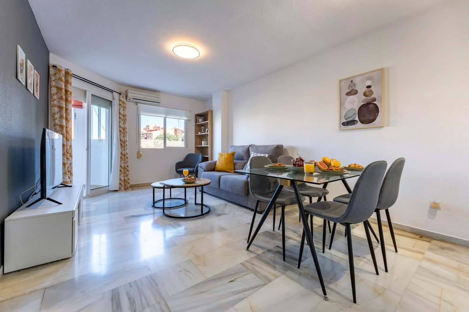 CT 245 - Faro's Arroyo de la Miel Apartment - Cuddly Nest for 2-Eetkamer