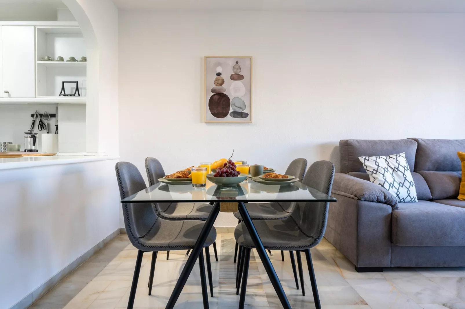 CT 245 - Faro's Arroyo de la Miel Apartment - Cuddly Nest for 2-Eetkamer