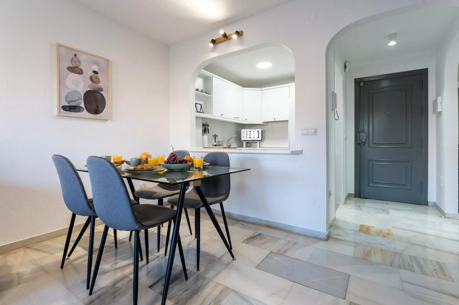 CT 245 - Faro's Arroyo de la Miel Apartment - Cuddly Nest for 2-Eetkamer
