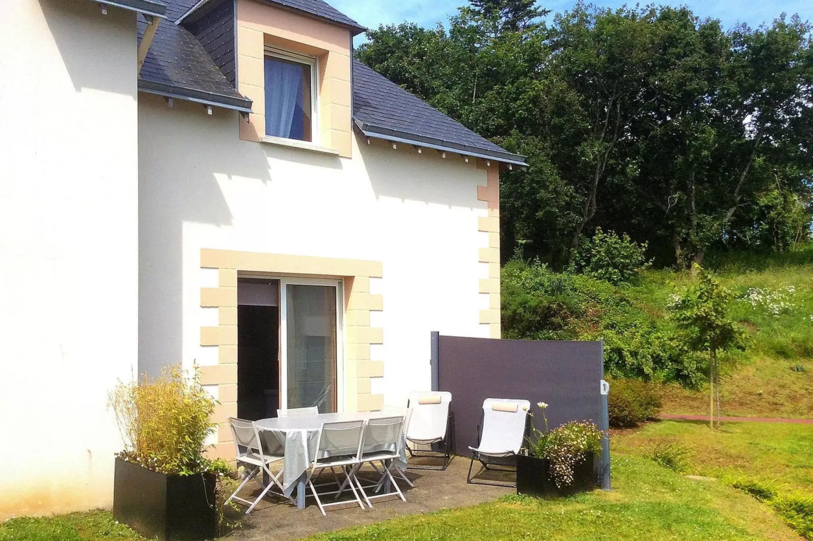 Terraced house St Quay-Portrieux-Buitenkant zomer