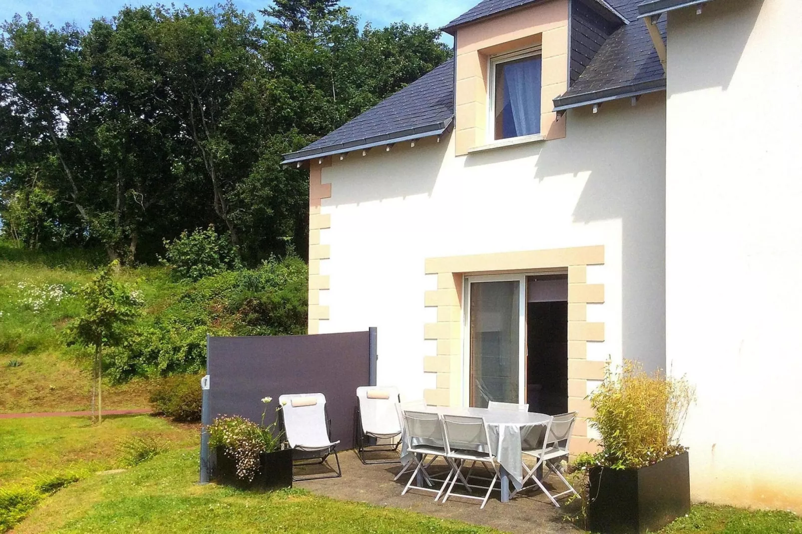 Terraced house St Quay-Portrieux-Buitenkant zomer