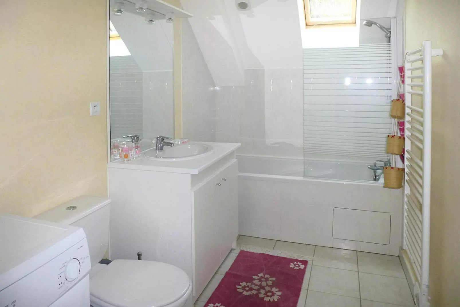 Terraced house St Quay-Portrieux-Badkamer