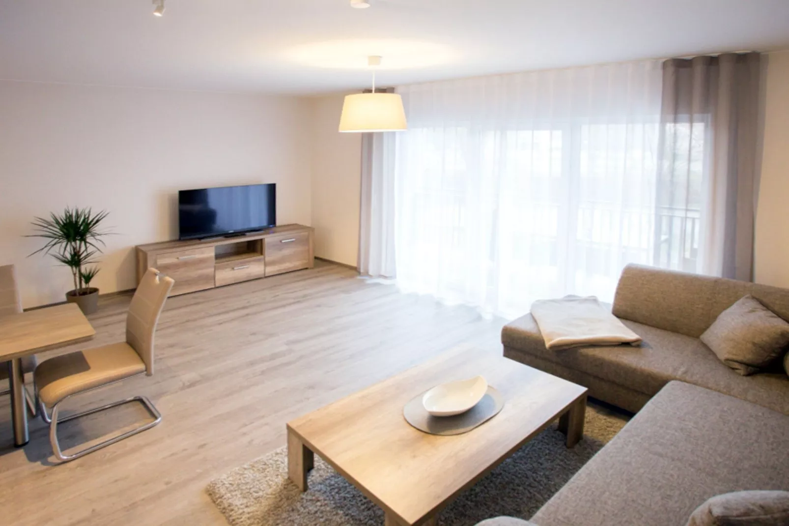 Apartment 60 qm mit Spreeblick-Woonkamer