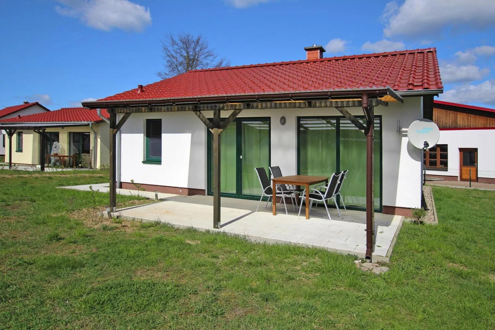 Ferienhaus Seeadler 62 qm-Buitenkant zomer